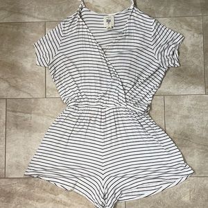 Cute romper, billabong, size L